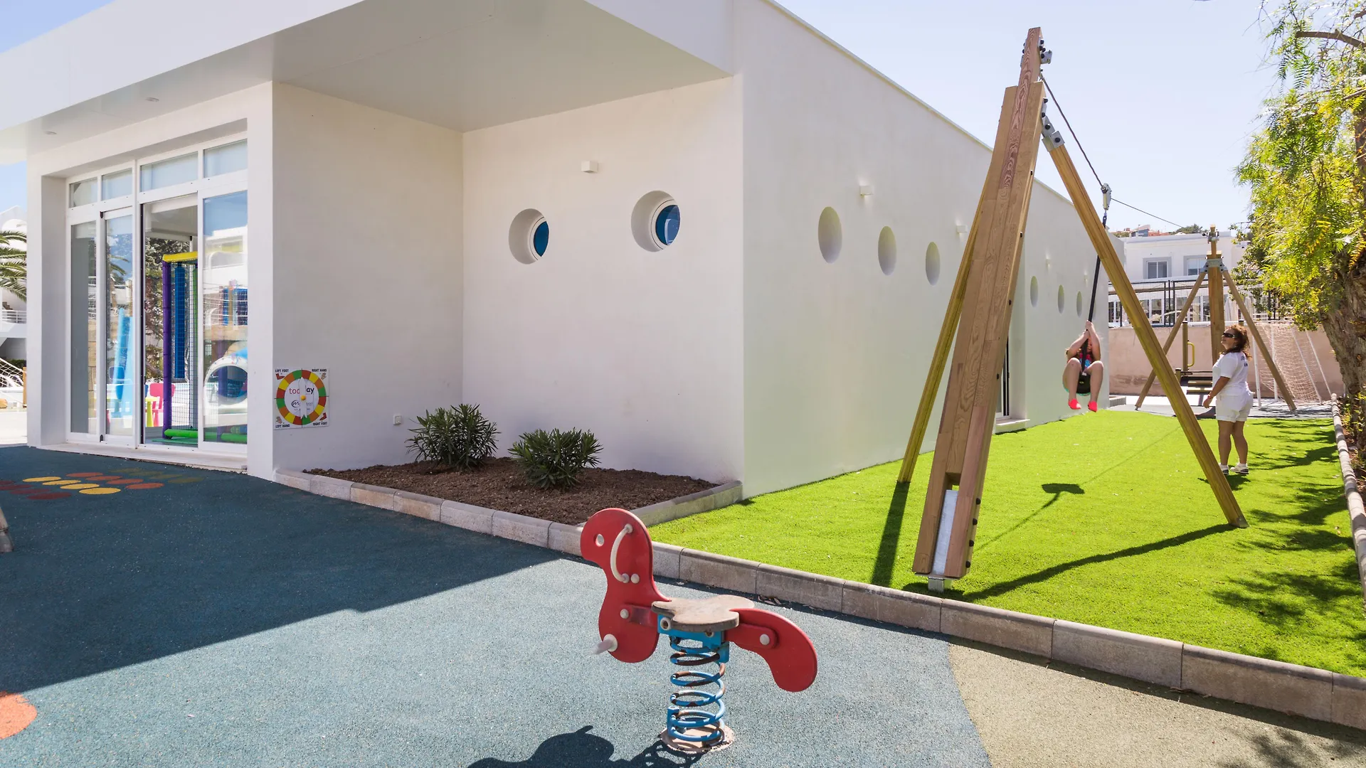Jutlandia Family Resort contacts