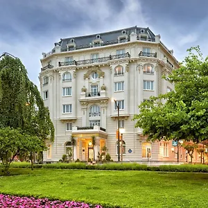 Otel Carlton *****